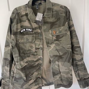 Forever 21 woven top shirt L camo pattern